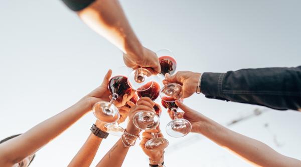 romanii sunt cei mai mari consumatori de alcool din europa date socante in raportul oms romancele