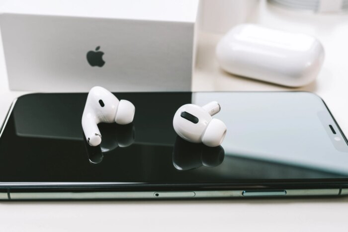 apple airpods e1726059012637