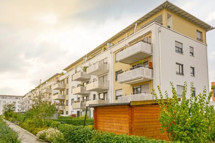 blocuri-noi-proprietari-de-apartamente-scaled-e1726046494960.jpg