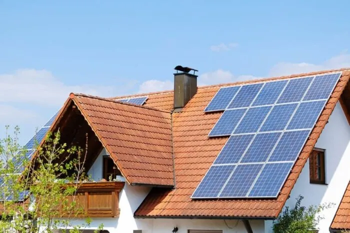 casa-verde-fotovoltaice-suspendat.jpeg