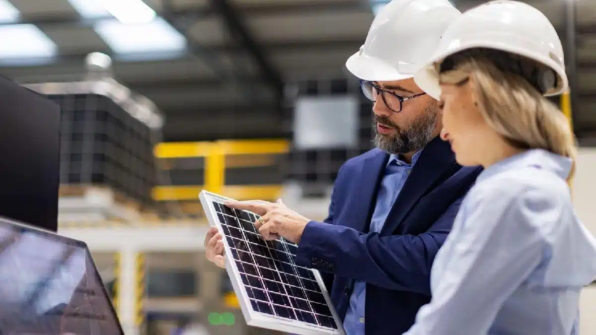 implementarea sistemelor fotovoltaice in firmele de productie 925610