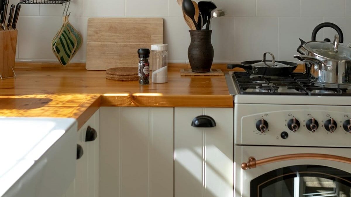Electrocasnice Vintage vs. Moderne: Ce stil se potrivește mai bine casei tale? pexels ron lach 10397022