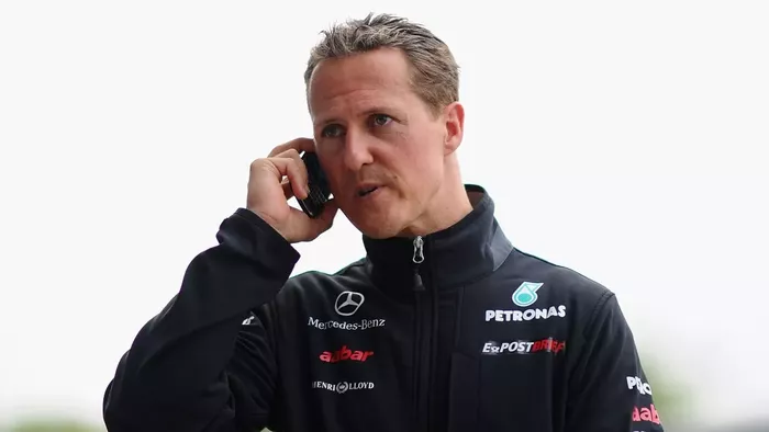 După 11 ani de la accident, Michael Schumacher ar fi fost prezent la nunta fiicei sale, notează jurnaliștii de la Bild Michael Schumacher ar fi fost prezent la nunta fiicei sale, notează jurnaliștii de la Bild. Care ar fi starea fostului pilot la 11 ani de la cumplitul accident la schi