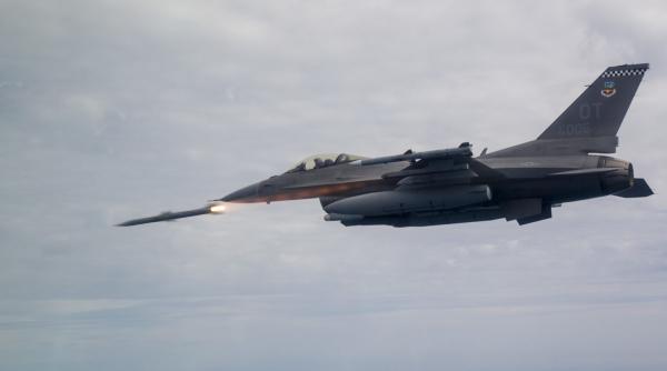 sua au aprobat vanzarea rachetelor aim 120 catre romania acestea sunt compatibile cu avioanele f 16 si f 35