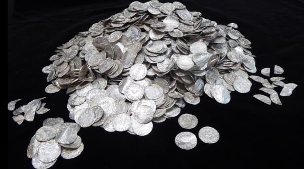 1729663250 827 Peste 2500 de monede de argint din epoca normanda Cu
