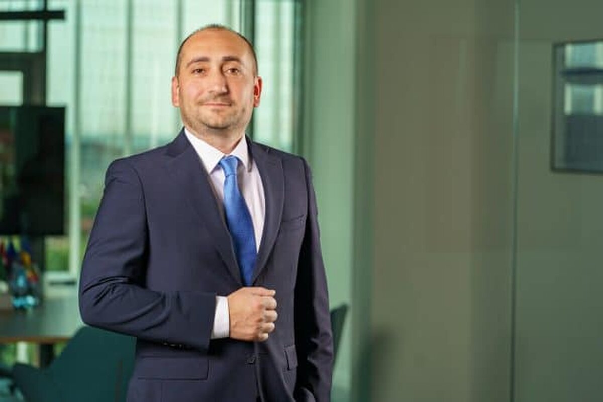 Care este cifra de afaceri raportată de TeraPlast şi care este raportul dintre câştiguri şi pierderi