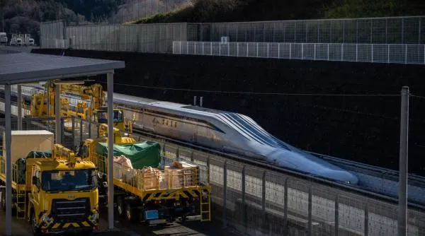 Trenul care a adus celebritatea Japoniei Shinkansen a fost lansat