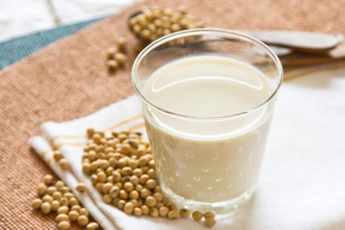 lapte de soia e1726778833334 1200x676