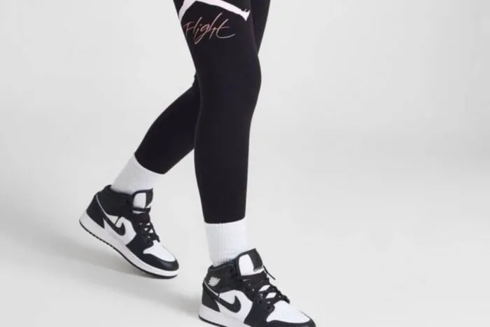 sneakers-68955776.jpeg
