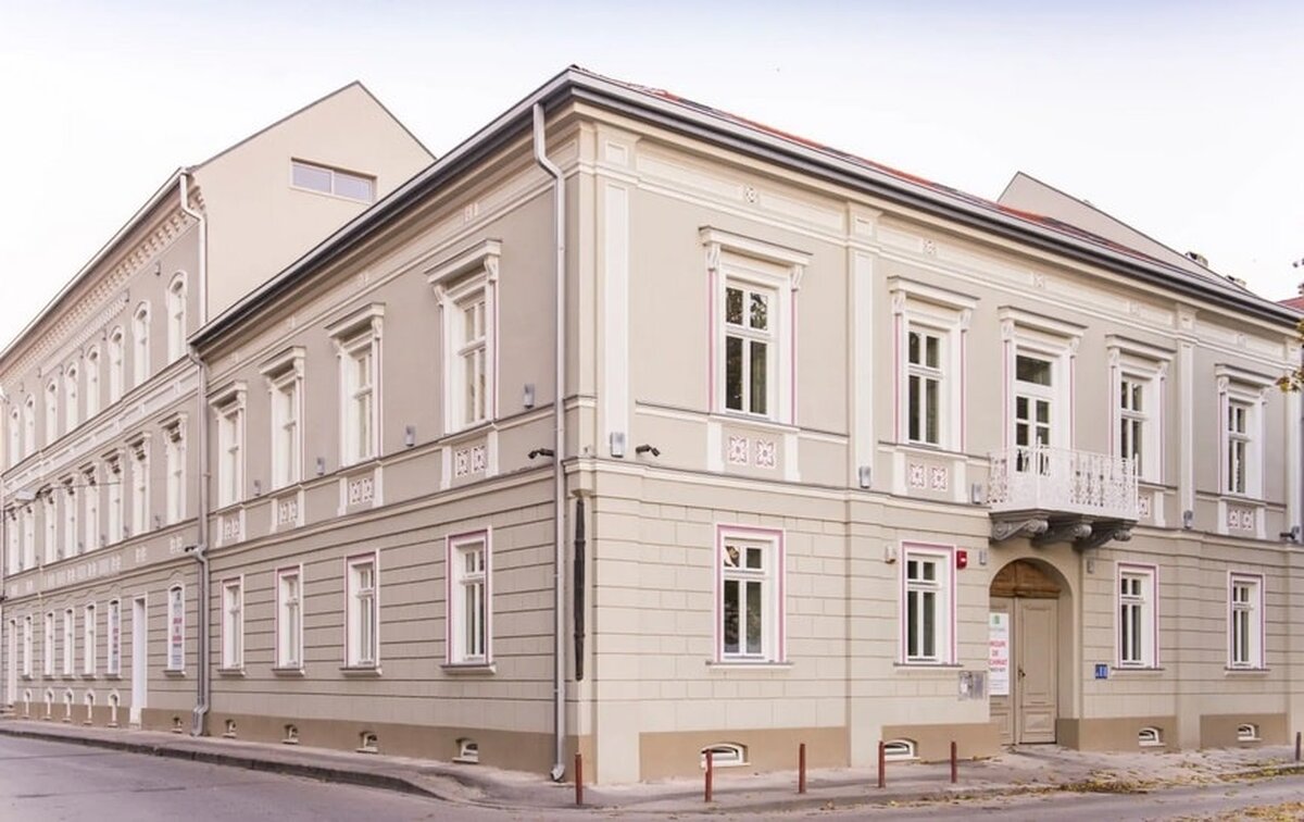 Fiind monument istoric, Casa cu Ax de Fier din Timișoara, a fost scoasă la vânzare pentru 5 milioane de euro