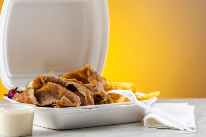 Caserolele de polistiren, necesarul pentru restaurantele cu livrare la domiciliu
