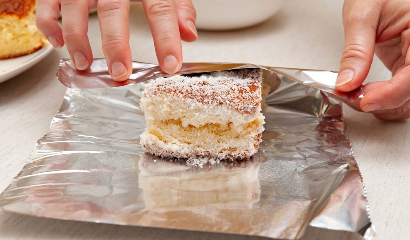 Experţii în sănătatea alimentară spun că ar trebui să se renunțe la staniol pentru a înveli alimentele