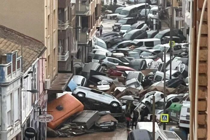 masini-inundatii-spania.jpg