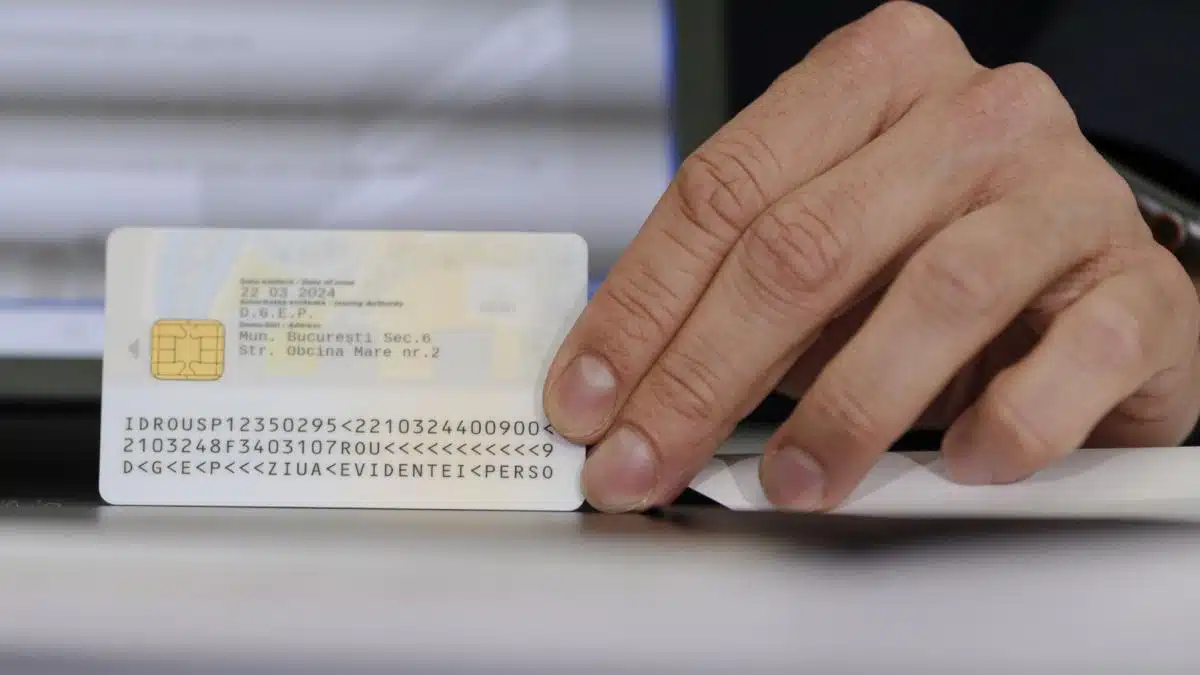 Pentru eliberarea cărților de identitate, Direcţia Generală de Evidenţa Persoanelor a Municipiului Bucureşti are program de lucru sâmbătă și duminică, în contextul alegerilor parlamentare program de lucru cu publicul pentru eliberarea cartilor de identitate sambata si duminica in