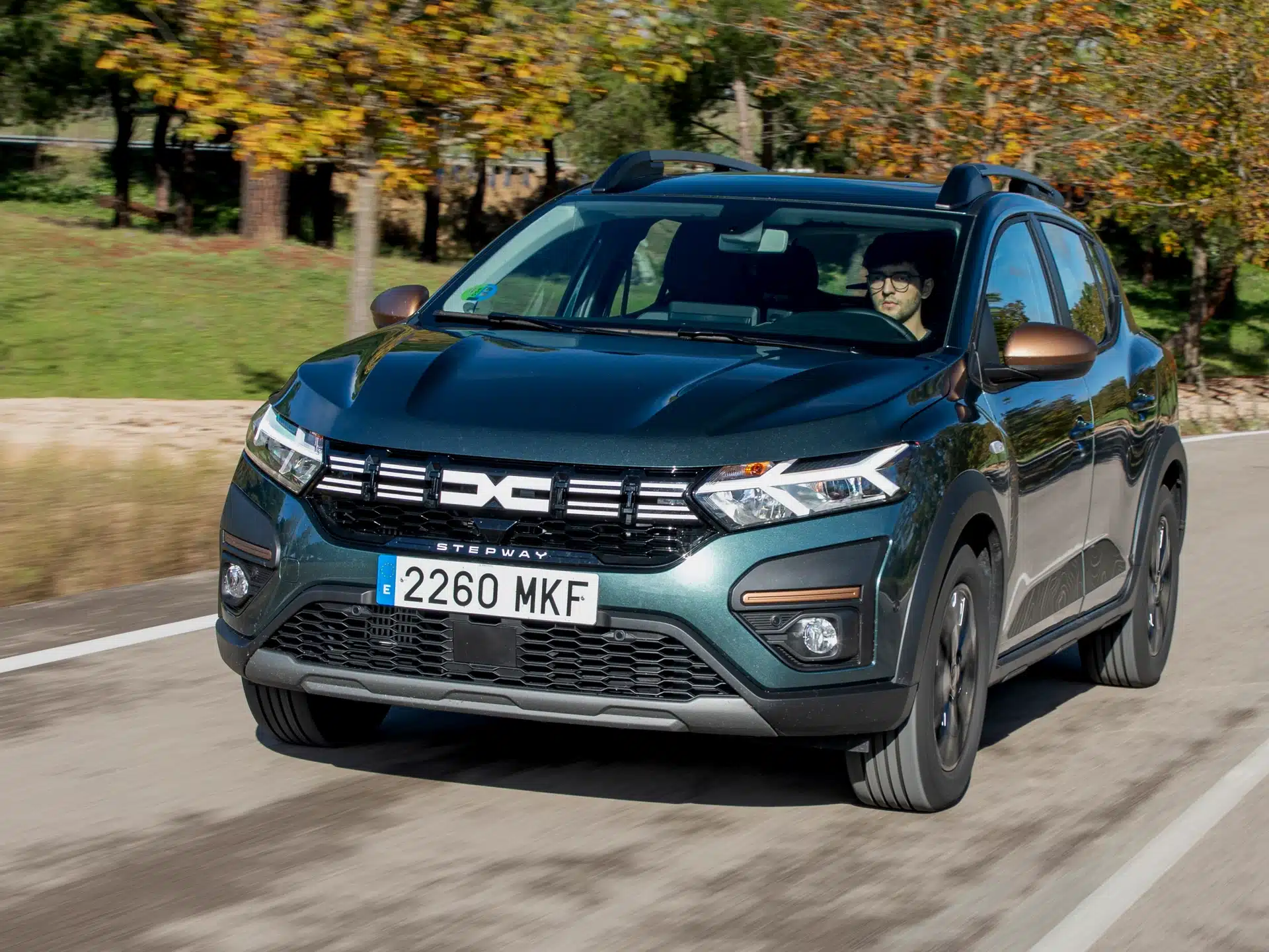 Cum se comportă mărcile auto Dacia Sandero şi Duster pe pieţele din Europa în 2024