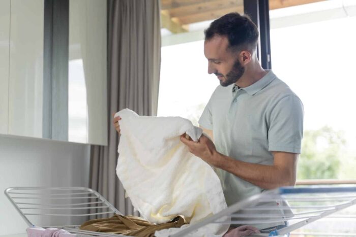 Care este ingredientul din bucătărie care te ajută să păstrezi intensitatea culorilor închise ale hainelor? Ingredientul banal din bucatarie care te ajuta sa pastrezi intensitatea culorilor inchise ale hainel
