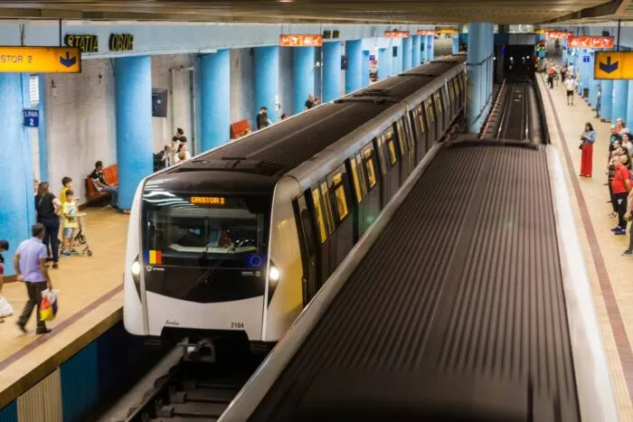Programul-Metrorex-de-sarbatori.-Cum-vor-circula-trenurile-de-Craciun-si-in-noaptea-de-Revelion.jpg