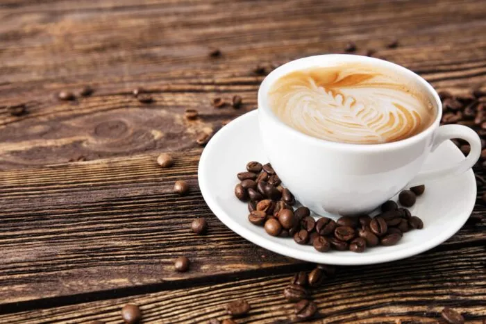 cafea-cu-lapte-scaled-e1702071975583.jpg