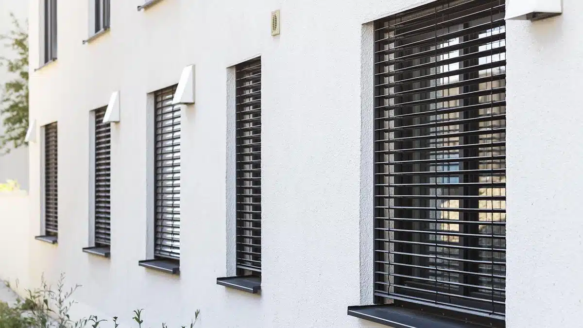 Cât de mult ajută rulourile exterioare la confortul și siguranța casei tale?