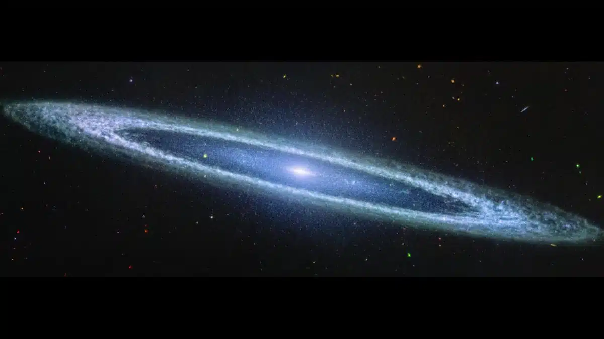 Cum este denumită şi cum arată, noua galaxie surprinsă în imagini de telescopul NASA?