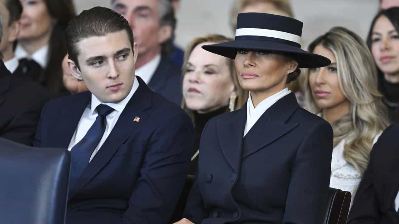 Cine a semnat vestimentaţia şi cât a costat ținuta purtată de Melania Trump la ceremonia de învestire a președintelui Donald Trump?