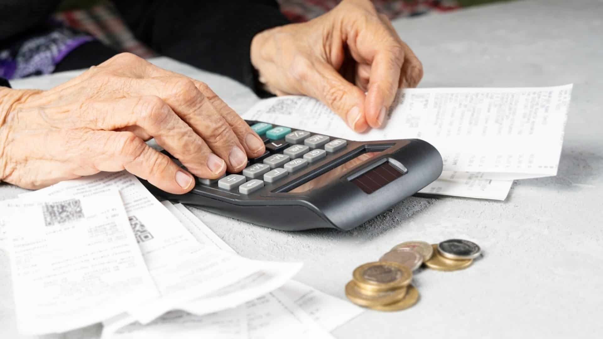 În cadrul noii legi a pensiilor, femeile se pot pensiona anticipat în 2025, în condiții mai avantajoase