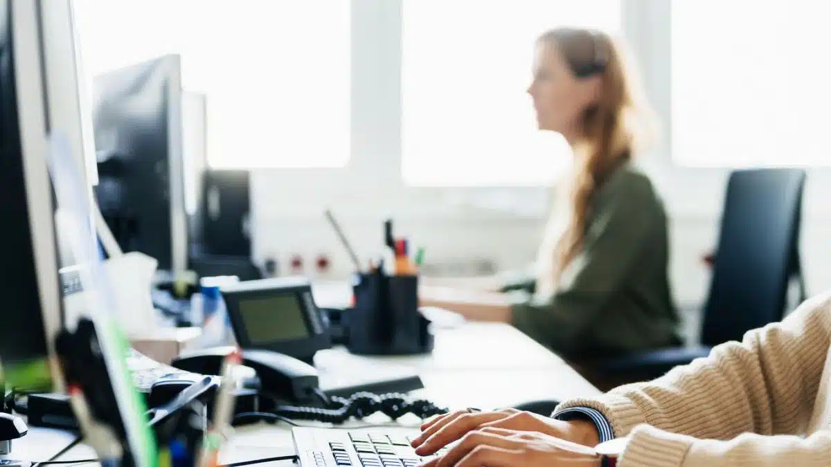 Cât de puternic sunt loviţi angajații din IT de ordonanța-trenuleț?