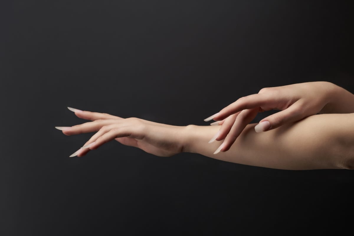 Cum poti sa iti pui unghii false la tine acasa simplu si usor