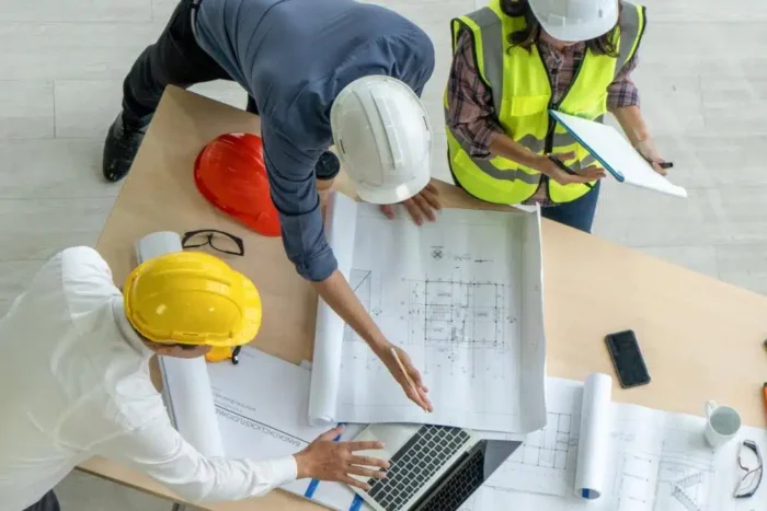 Ministerul Educaţiei a construit un hotel în Arad care stă abandonat de 13 ani orasul unde un hotel de 8 milioane de lei construit de ministerul educatiei sta abandonat de 13 ani