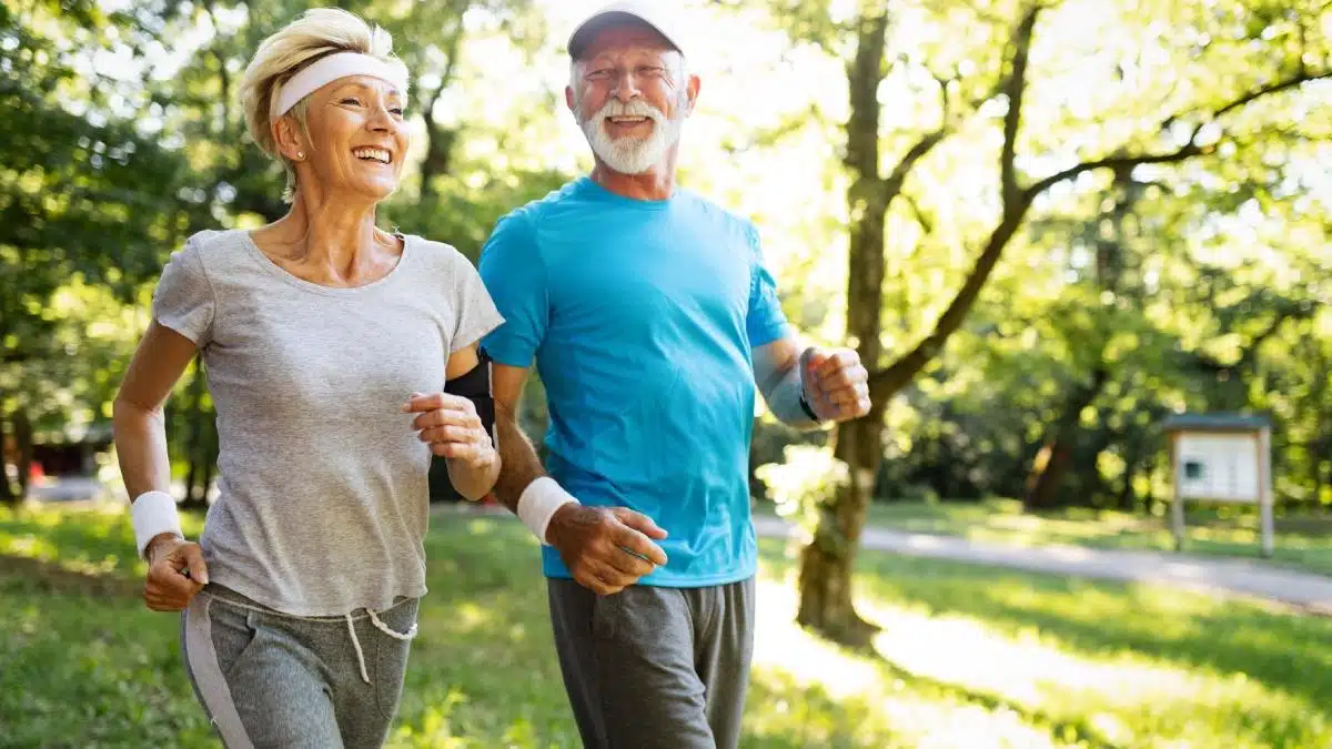 Exercițiile fizice practicate după vârsta de 50 de ani, reduc riscul de demență