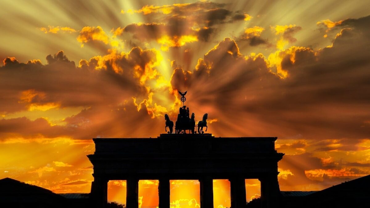 Unde se îndreaptă Germania, după alegerile parlamentare, unde prezenţa la vot a fost de 82,5% berlin brandenburger 43554