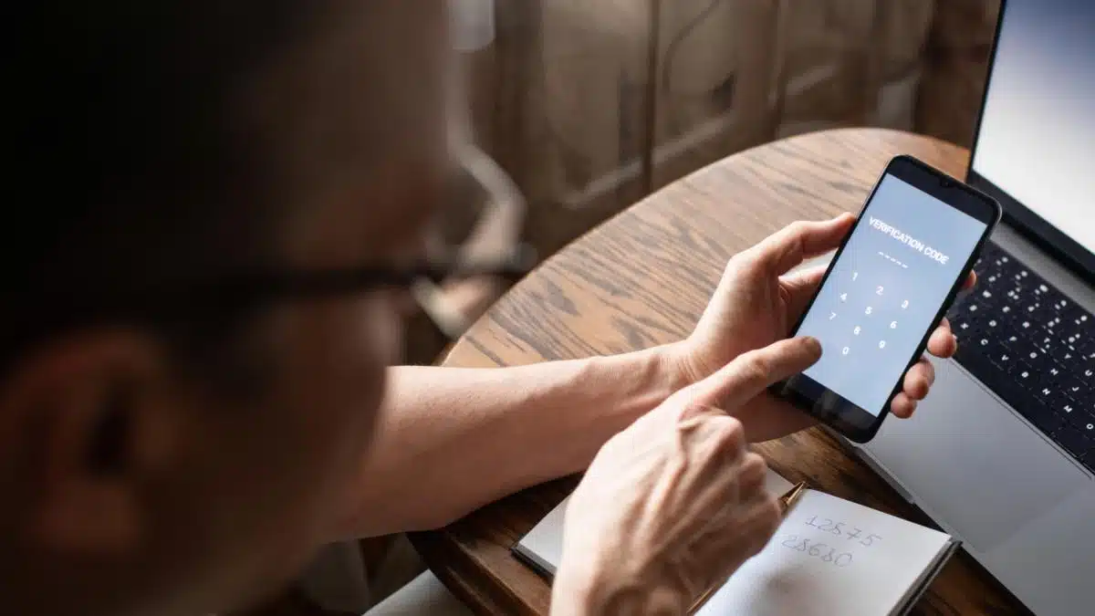 Un concurs, despre fraudele online, oferă călătorii gratuite în Bucureşti, mâine