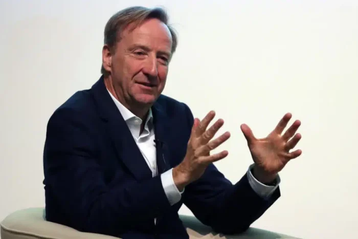 Fostul şef al MI6, Alex Younger, vorbeşte despre diferenţele de opinii dintre Donald Trump şi Vladimir Putin fostul sef al mi6 acesta e un moment psihologic pentru putin el asteapta de ani intregi sa vina trum