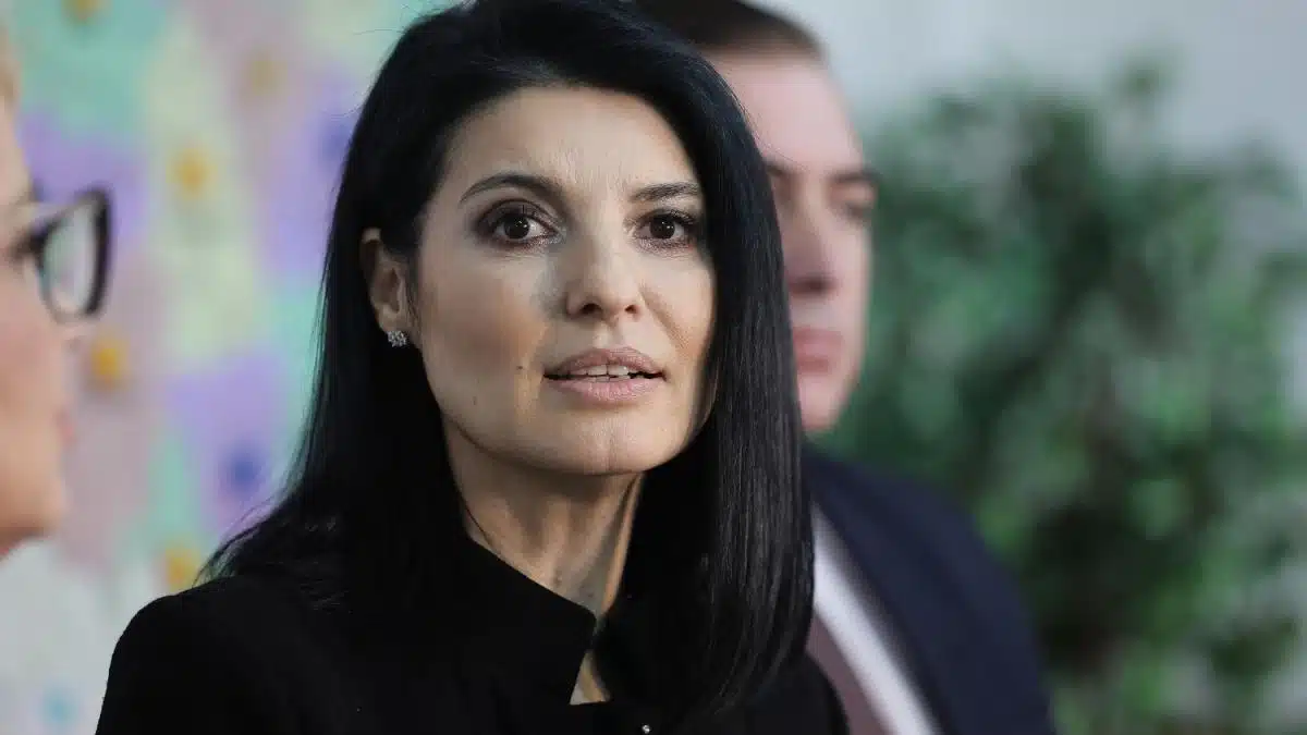Cum a fost primită Lavinia Şandru de localnicii din Galaţi lavinia sandru a fost primita de localnicii din galati cu ce a surprins o unul dintre oamenii cu car