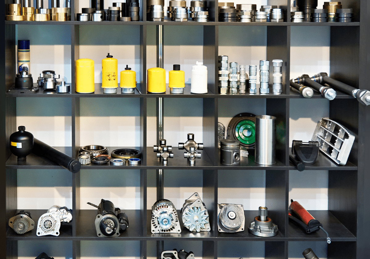 Piesele și componentele auto pot fi ferite de condițiile nefavorabile în corturi pentru depozitare?