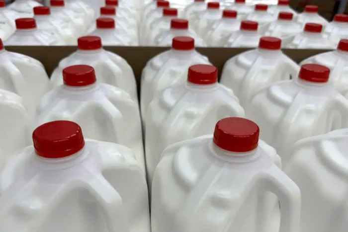 un barbat care a baut 44 de litri de lapte integral in 2 zile i a socat pe medici doza zilnica recom