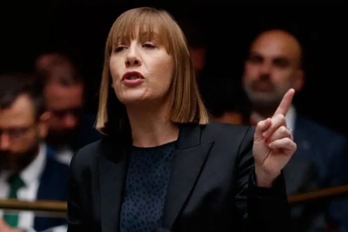 un ministru s a dus la un pranz cu prietenii la 446 de kilometri distanta pe bani publici apoi si a