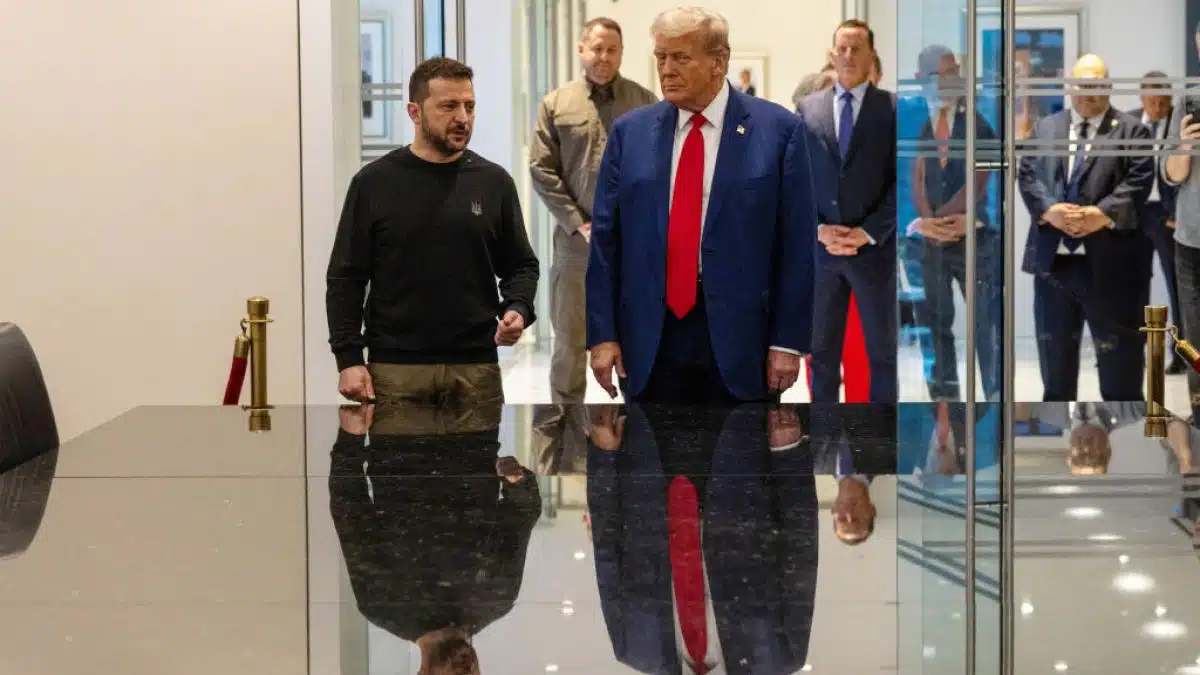 În Ucraina, preşedintele Volodimir Zelenski are cotă de încredere de 52%, nu de 4% cum a susținut Donald Trump