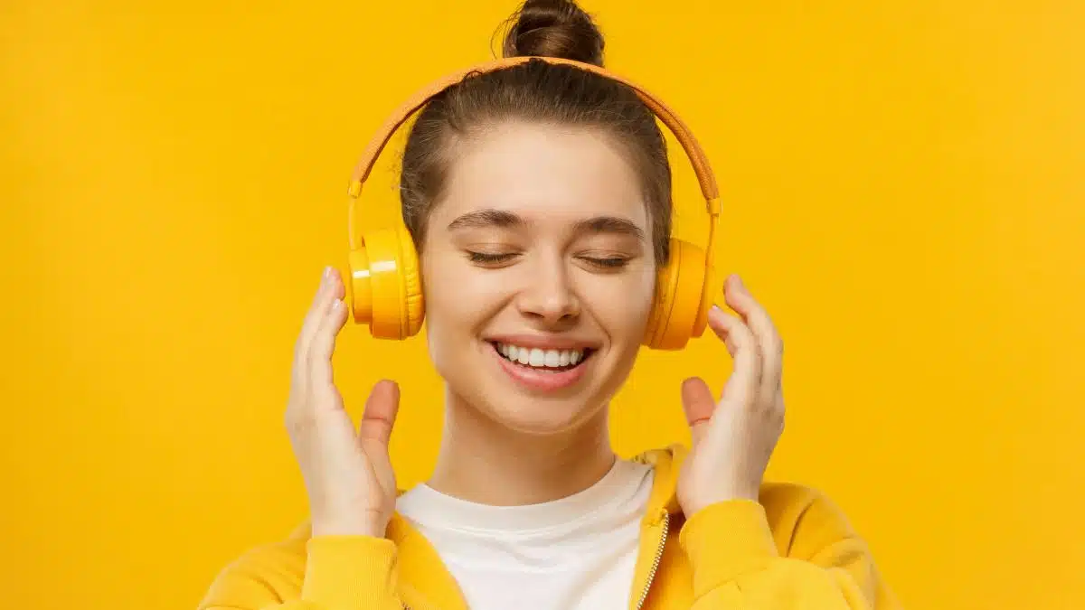 Care sunt cele mai bune motive să asculți podcasturi?