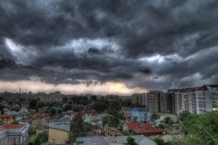 bucuresti-furtuna-ploaie.jpg