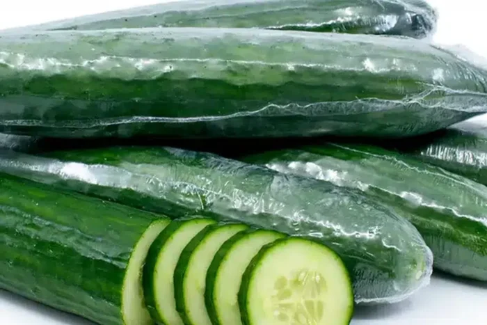 De ce castravetii lungi sunt inveliti in plastic. Explicatia pe care putini o cunosc.webp