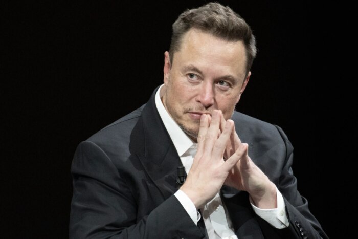 Care este proiectul revoluţional al lui Elon Musk în România şi care este impactul global, a acestuia asupra comunicațiilor prin satelit Elon Musk scaled e1724013798773