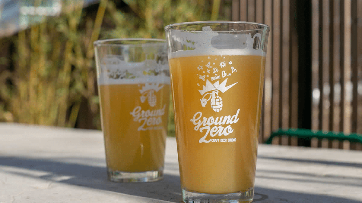 Doi antreprenori români au reuşit să genereze afaceri de peste jumătate de milion de euro pe o piață de nișă Ground Zero Beer