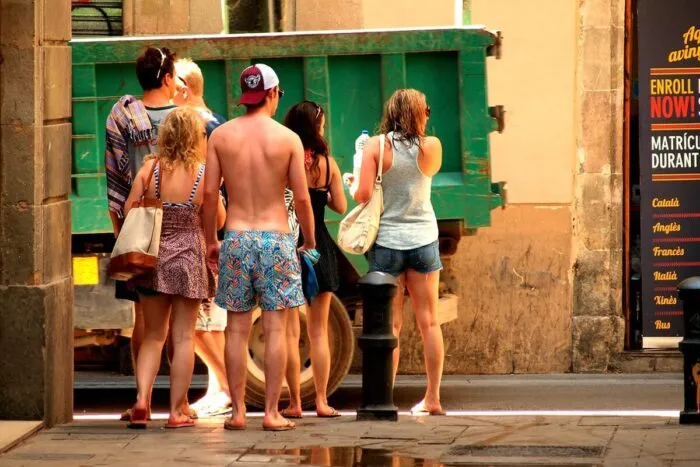 Turisti-Spania.jpg
