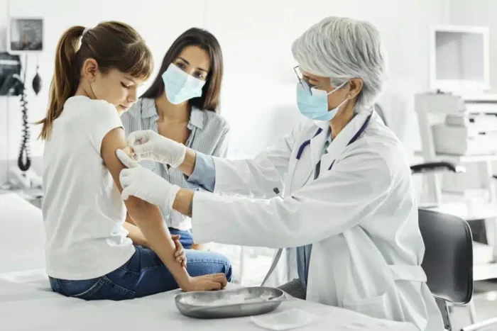 alerta in romania din cauza bolilor transmisibile grave vaccinurile salveaza 5 vieti pe minut in fie