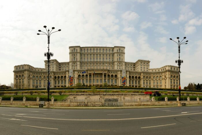 casa-poporului-bucuresti-9fsuPfQvhX4