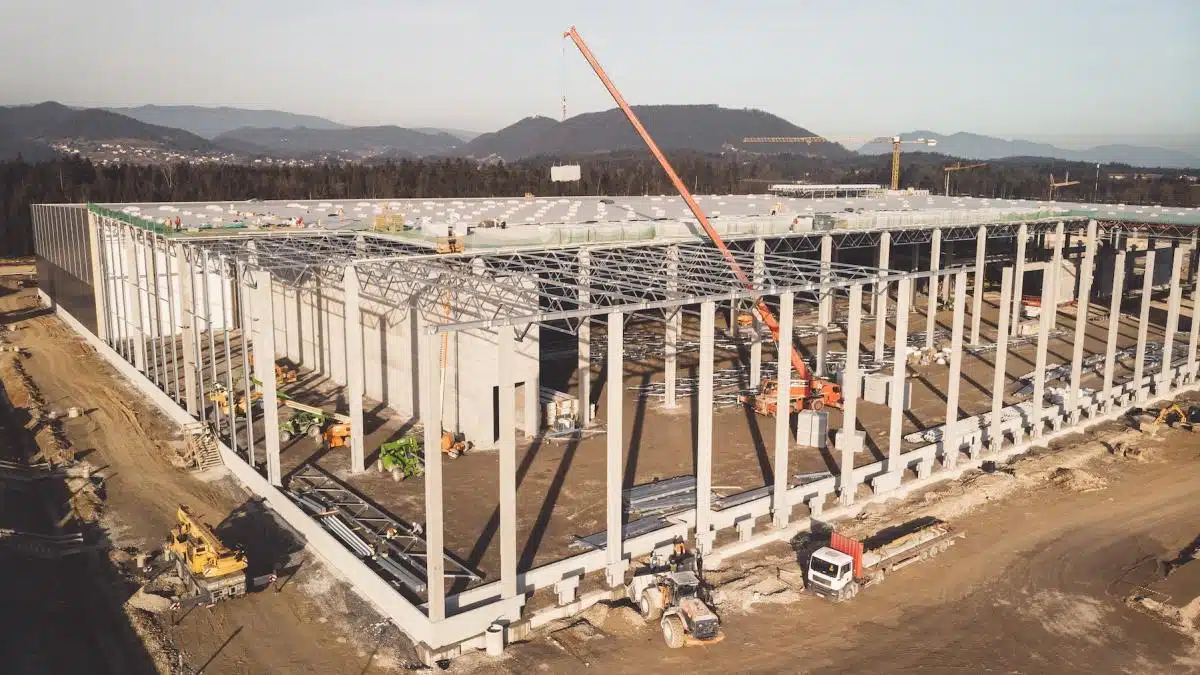 O construcție gigantică a făcut un orășel să plângă. „Nu mai vedem soarele”
