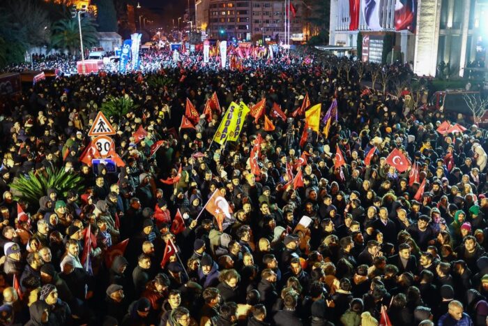 criza politica prabuseste economia turciei investitorii fug dupa arestarea liderului opozitiei lira