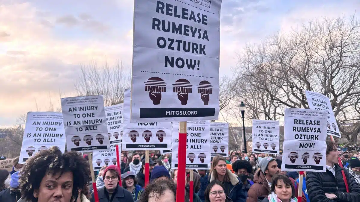 Din ce cauză, o studentă din Turcia a fost arestată pe stradă în SUA?