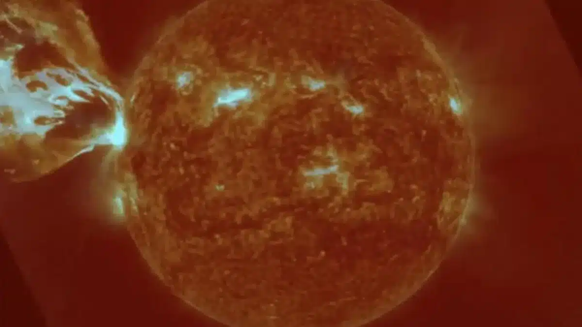 Explozia solară masivă de clasă X, a declanșat întreruperi radio pe 2 continente explozie solara masiva de clasa x filmata exact cand erupe de pe suprafata soarelui a declansat intr